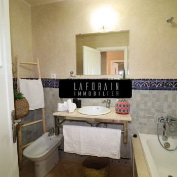 Autre vue de la salle de bain de la maison à vendre à Marrakech Palmeraie