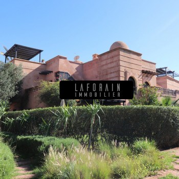 La vue de l'extérieur de la maison à vendre à Marrakech Palmeraie