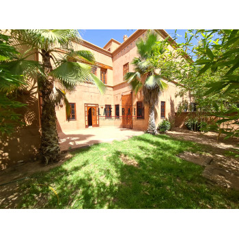 A louer en location longue durée, Villa 3 suites à Marrakech, résidence avec piscine.