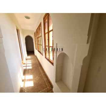 A louer en location longue durée, Villa 3 suites à Marrakech, résidence avec piscine.