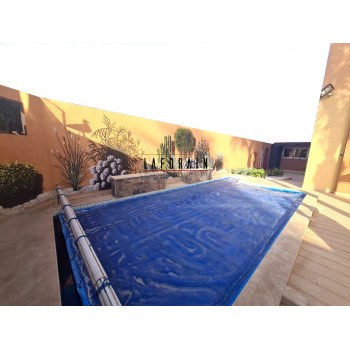 Magnifique Villa avec piscine située à Massira 3, proche du Carrefour Targa à 5 minutes du Lycée Victor Hugo
