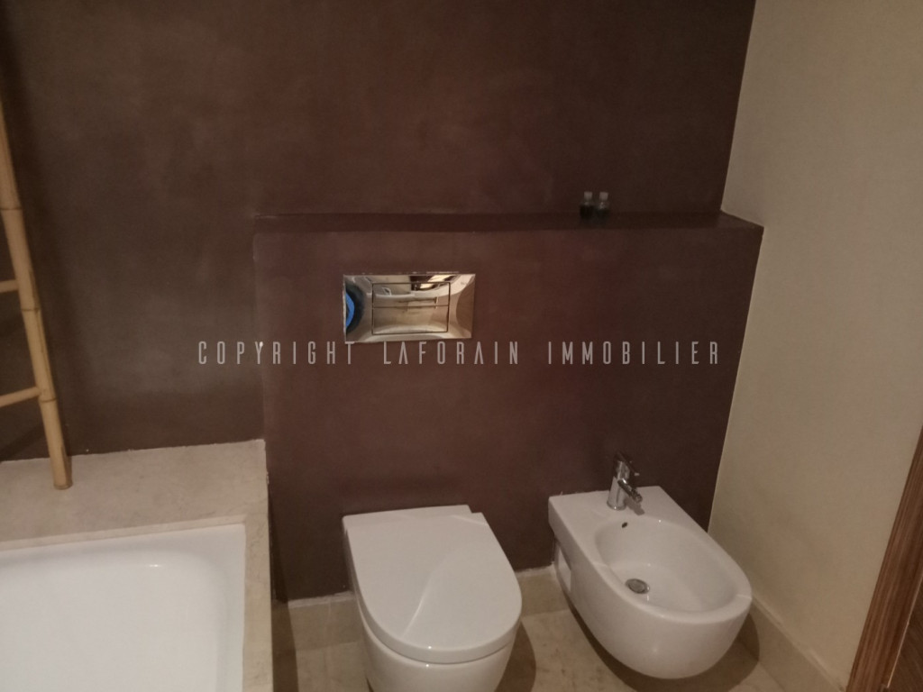 Toilette de ce Luxueux Appartement à Vendre à Marrakech